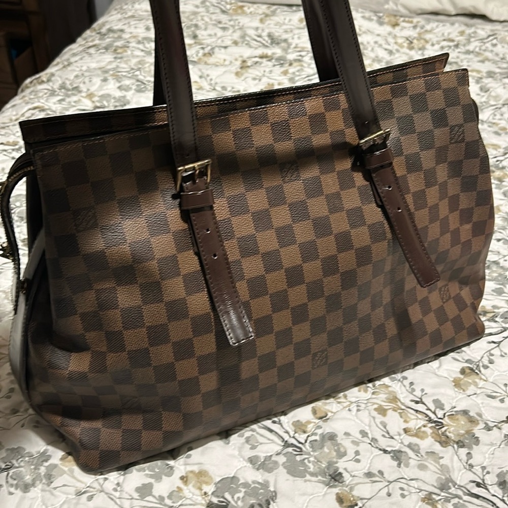 Host Appreciation 🐞 Louis Vuitton Chelsea shoulder bag